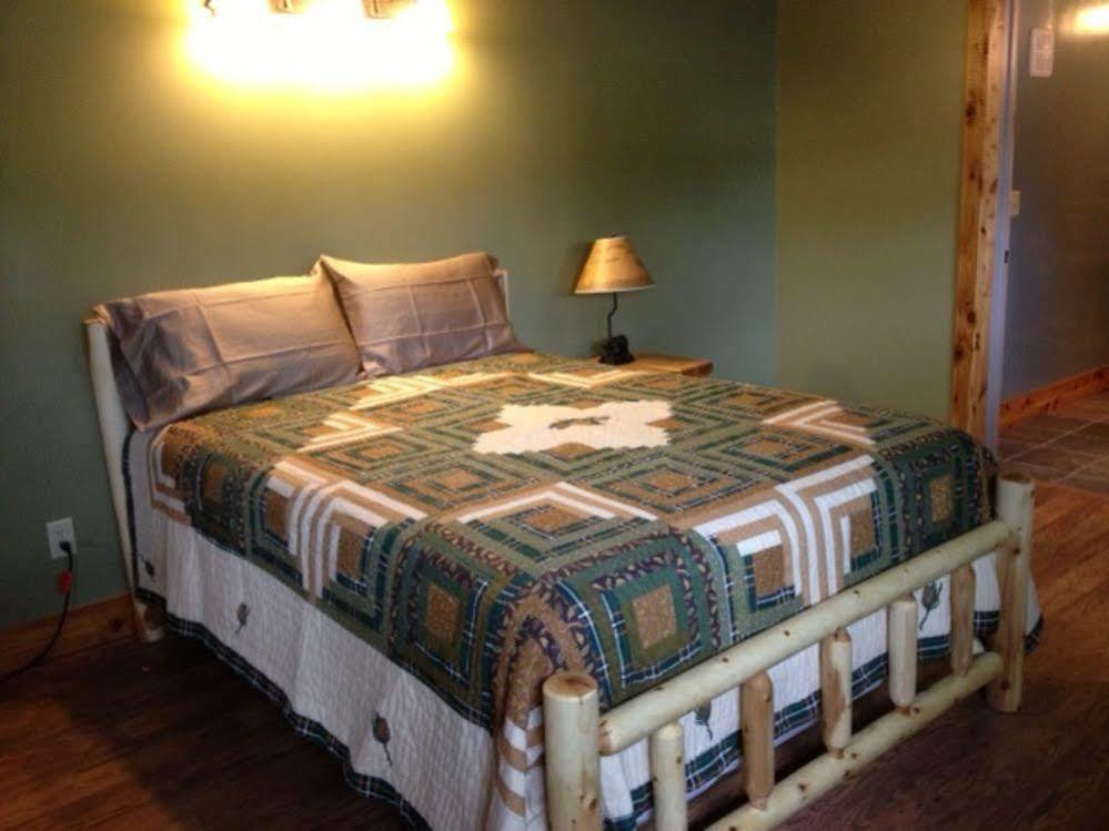 The Yorkshire Inn Phelps Экстерьер фото